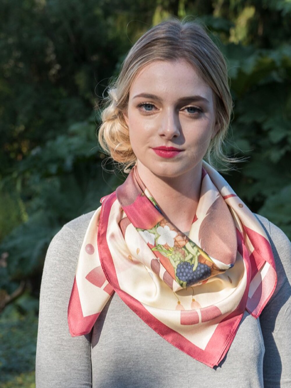 Misheo - Squirrels Silk Scarf - Artist Designed Botanical & Wildlife Scarf - Picture 3 of 5